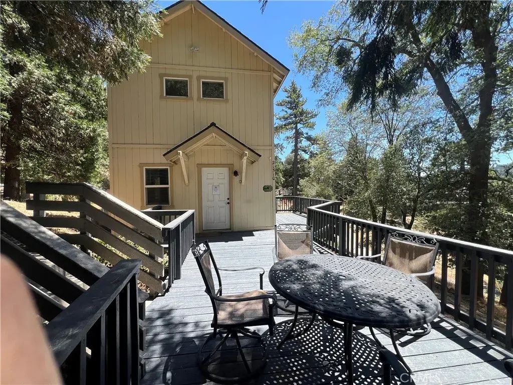 21510 Crest Forest Drive, Cedarpines Park