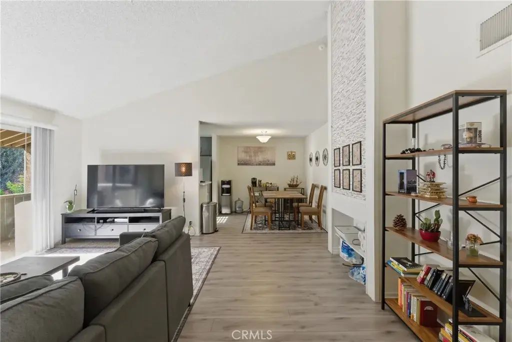 15425 Sherman Way 240, Van Nuys