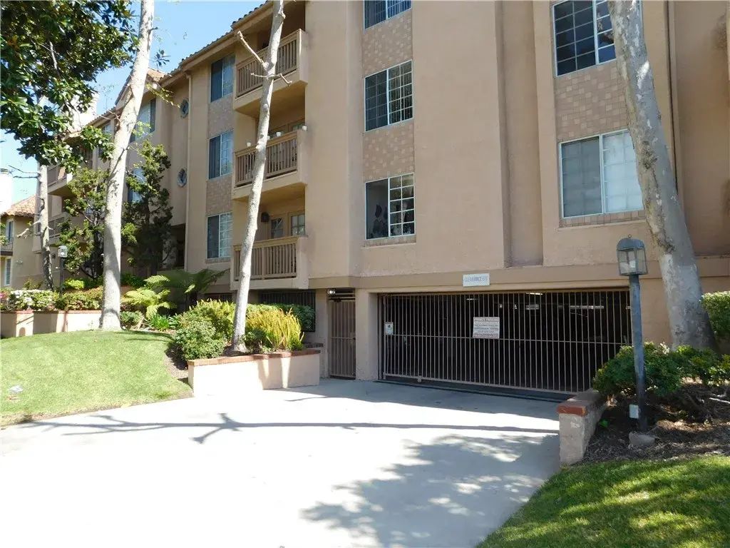 1616 S Barrington 105, Los Angeles