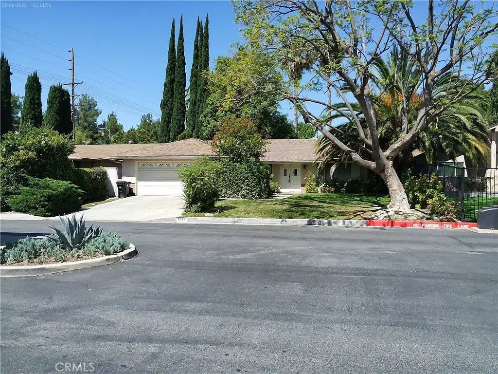 8307 Sedan, West Hills