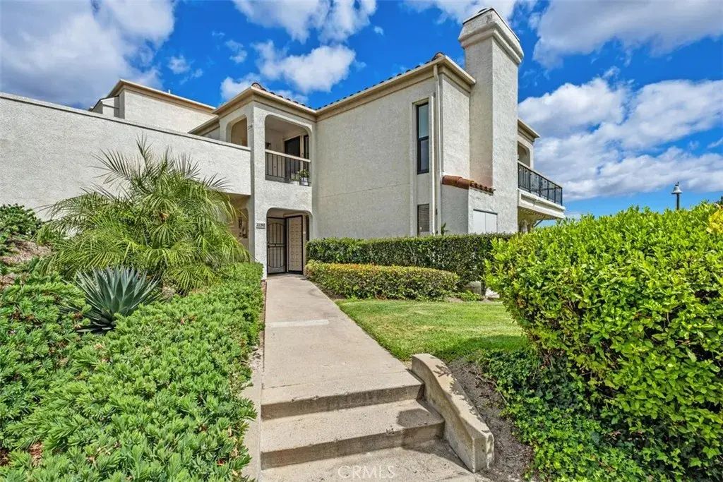 22392 Manacor 1, Mission Viejo