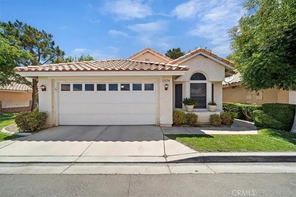11574 Mountain Meadow, Apple Valley