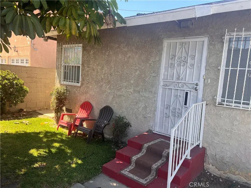 1739-1741 W 105th Street, Los Angeles