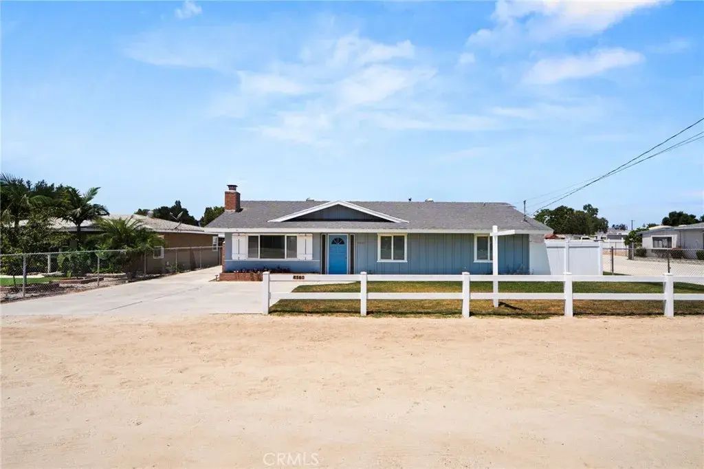 4560 Center, Norco