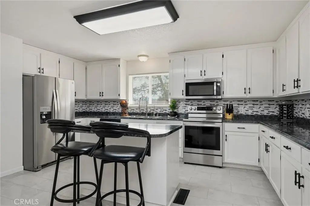18685 Oak Grove, Hidden Valley Lake