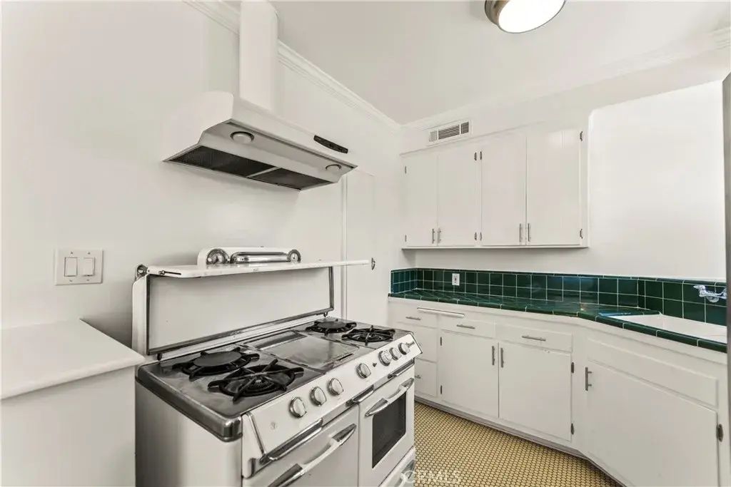 1745 N Mariposa, Los Angeles