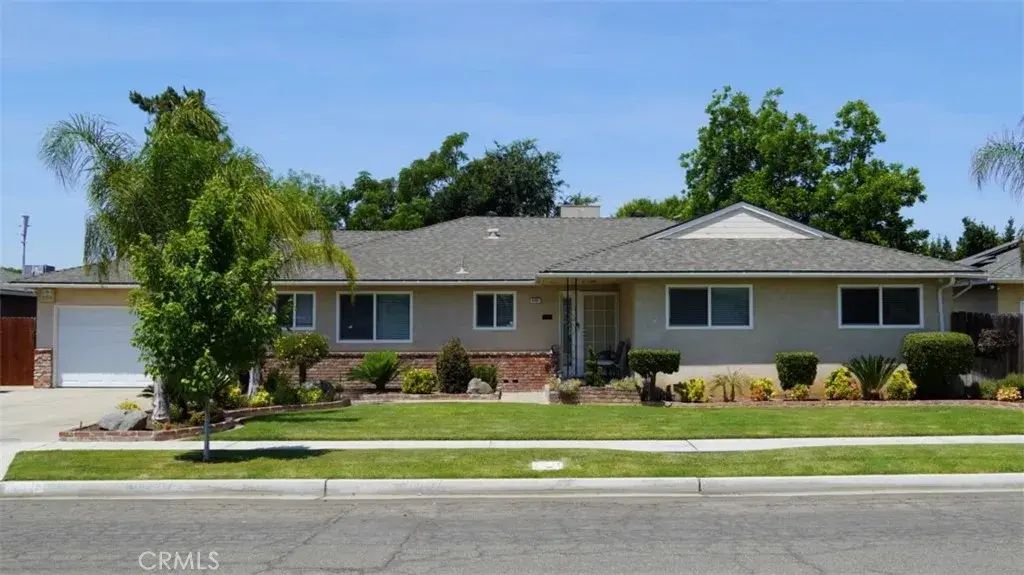 6281 N 9th, Fresno