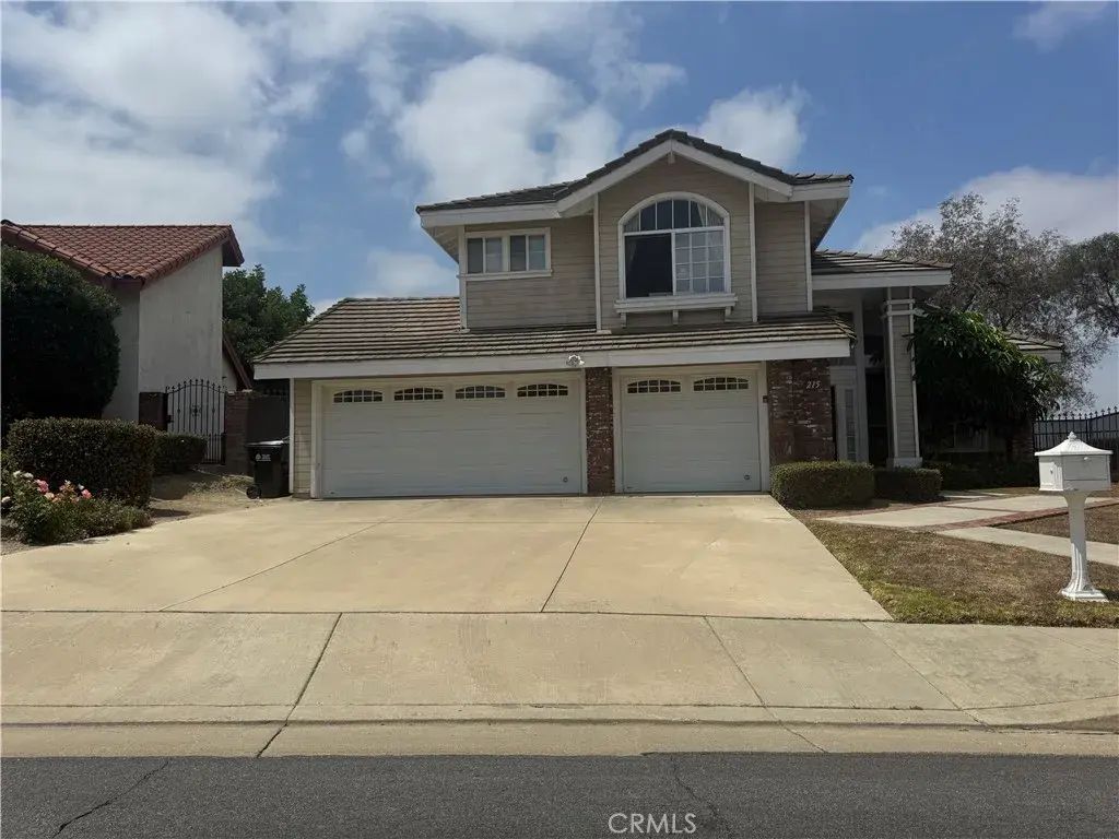 215 Spyglass, Walnut
