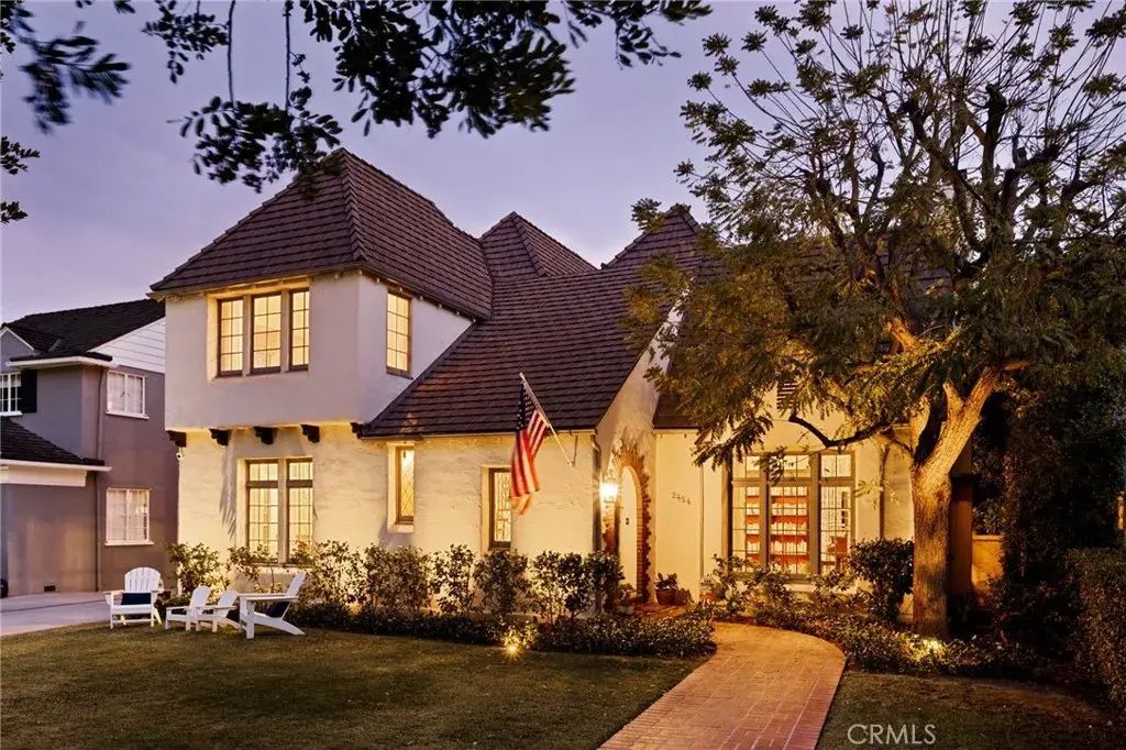 2454 Ridgeway, San Marino