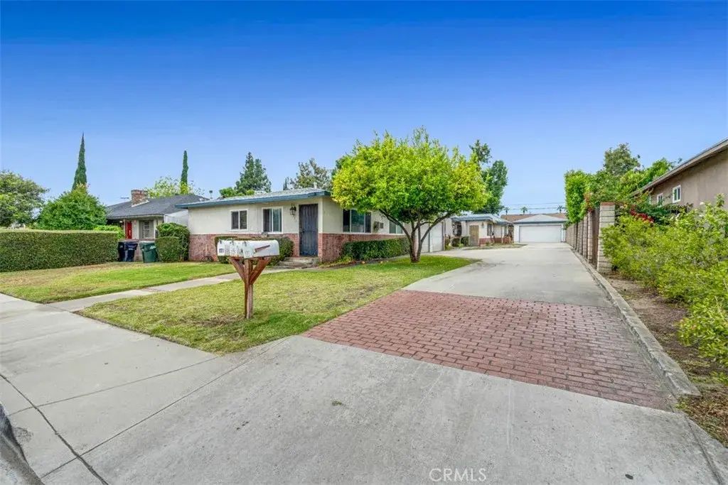 223 Montana, Monrovia