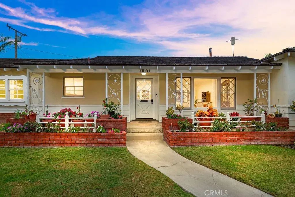 1901 N Greenbrier Street, Santa Ana