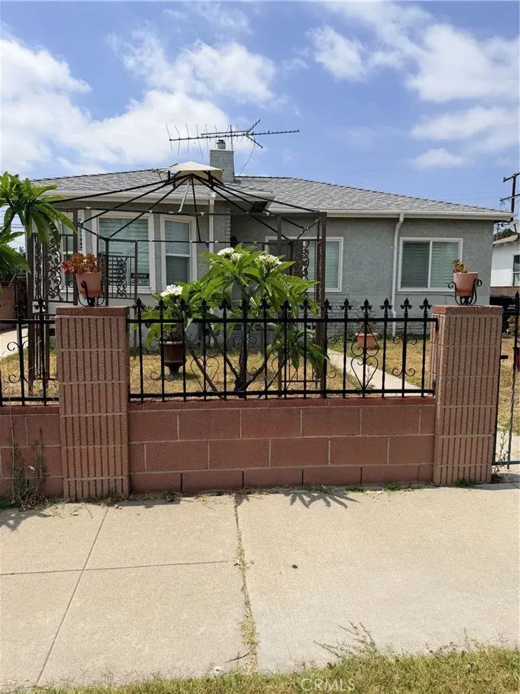 2527 Senta, Commerce