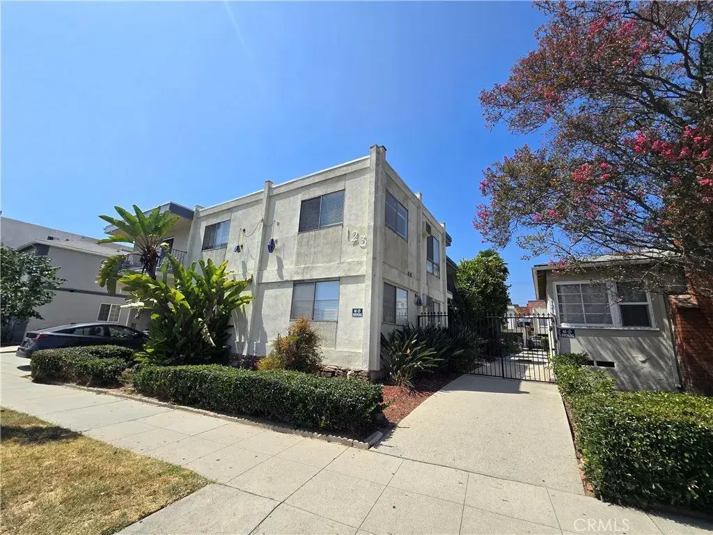 123 W Lomita Avenue 2, Glendale