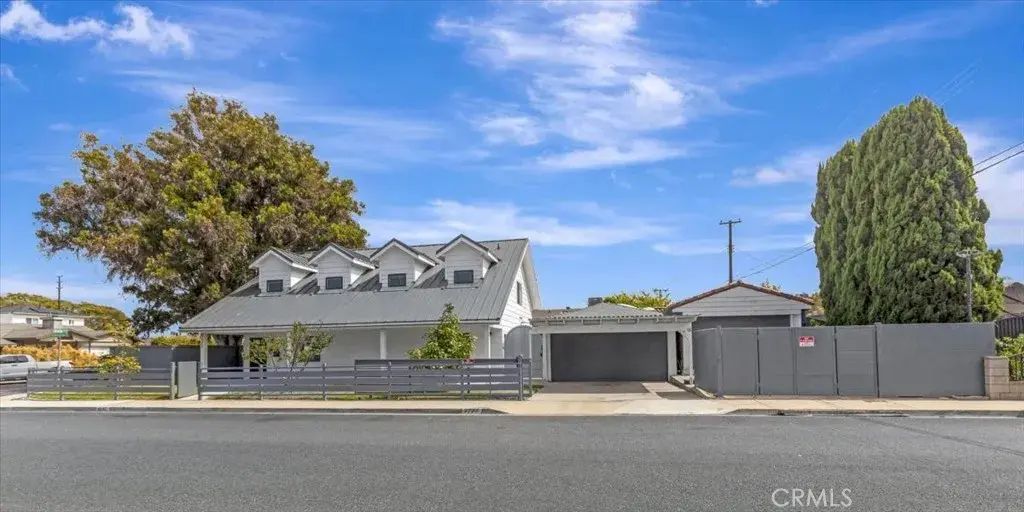 8532 Washington, Midway City