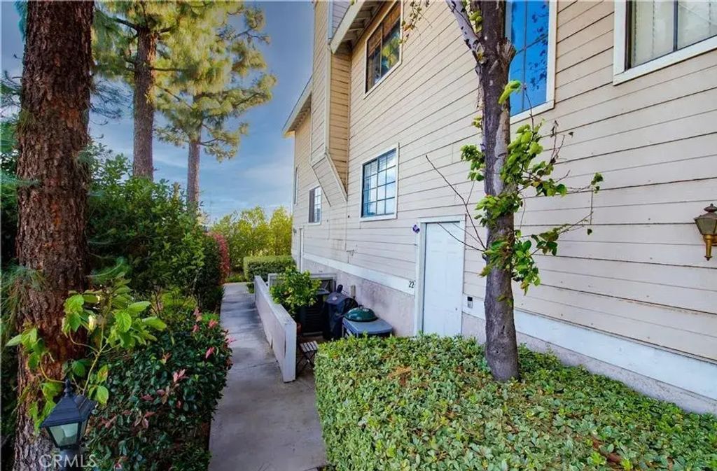 8338 Woodley Place 22, North Hills