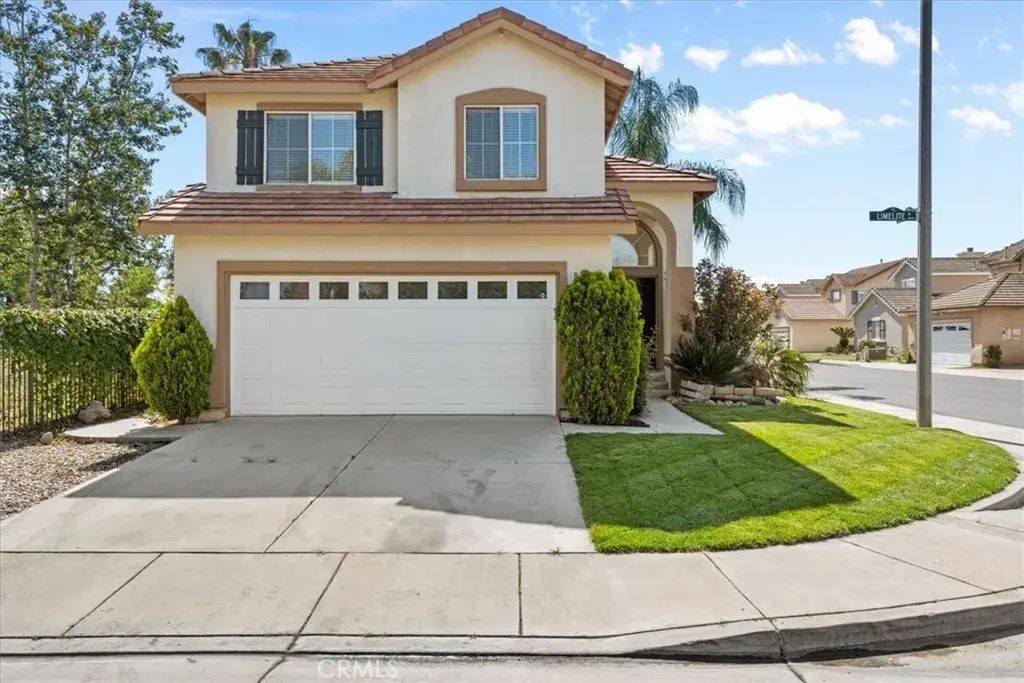 821 Limelite, Corona