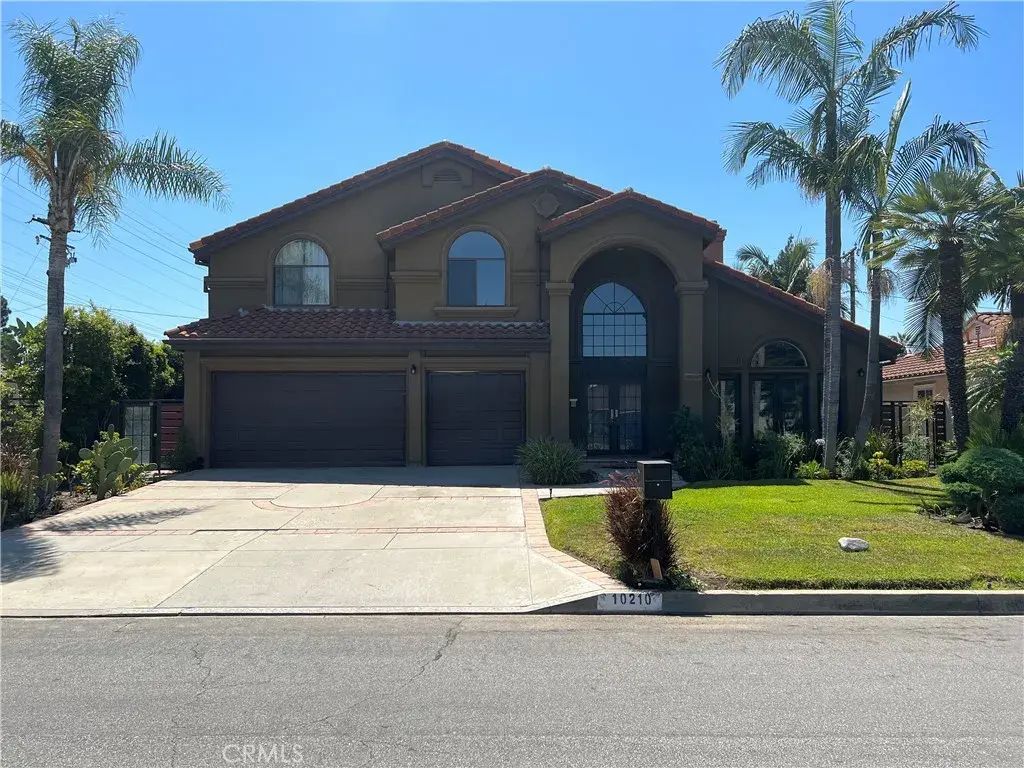 10210 Newville, Downey