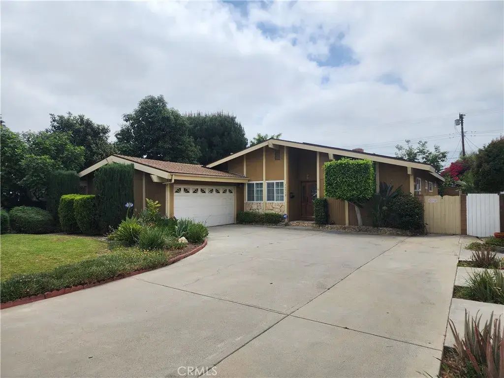 16332 Calahan Street, North Hills