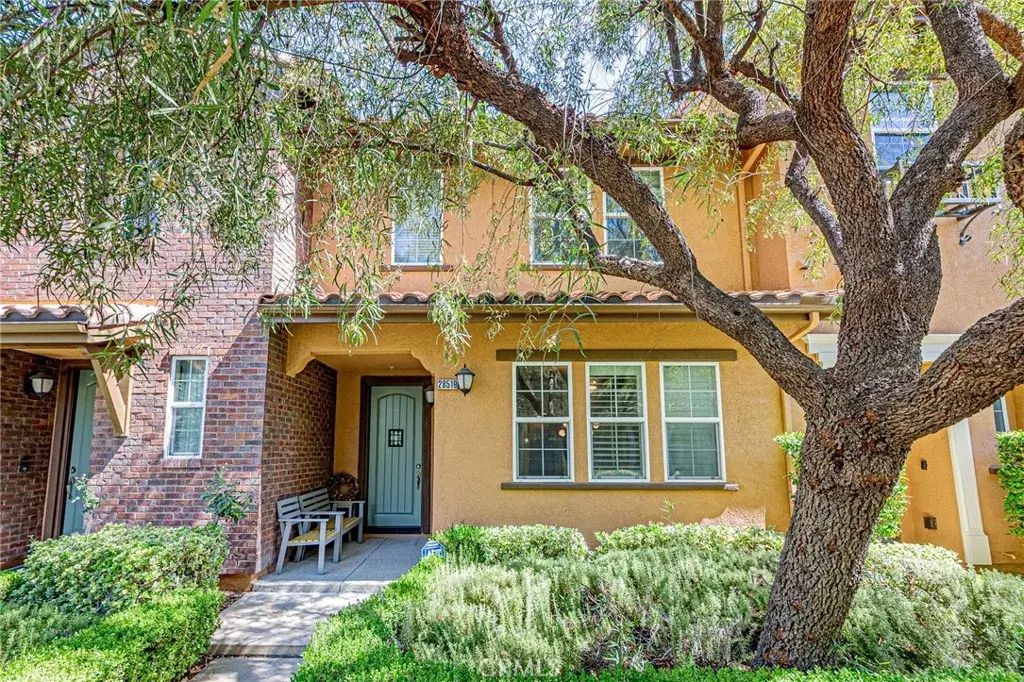 28519 Herrera Street, Valencia