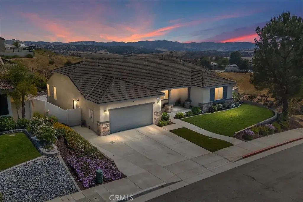 402 Buena Mesa Dr, Calimesa