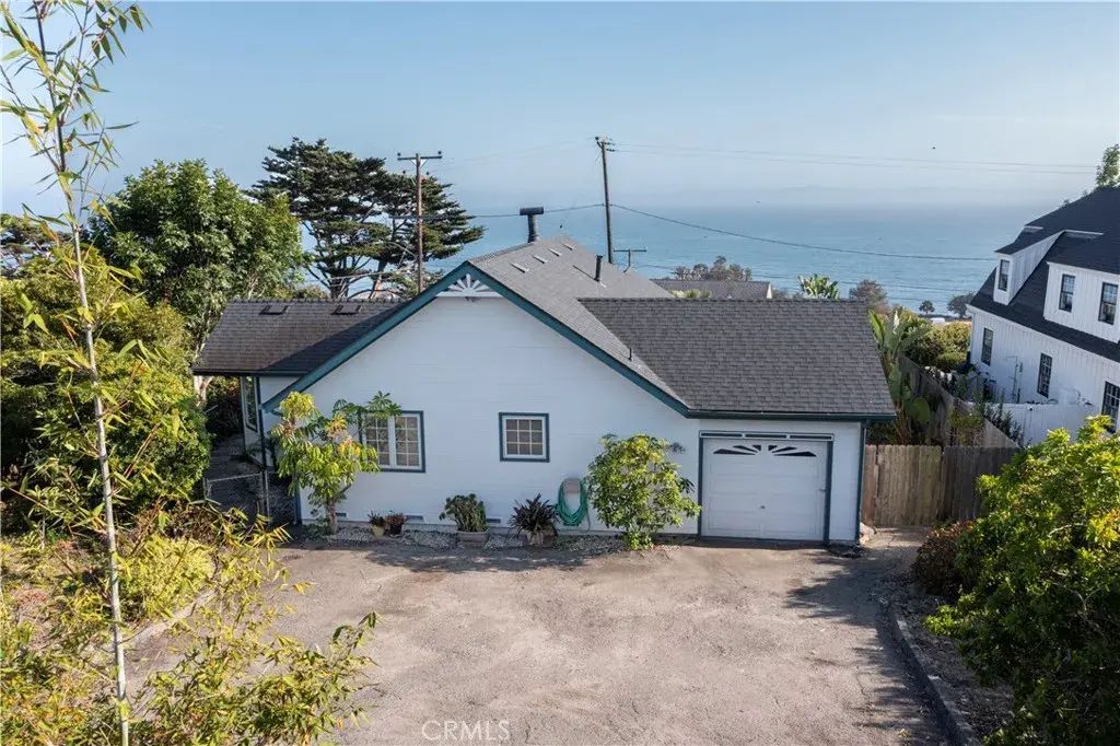 2297 Golden Gate Avenue, Summerland