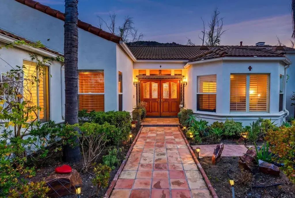 28301 Crooked Oak Lane, Escondido