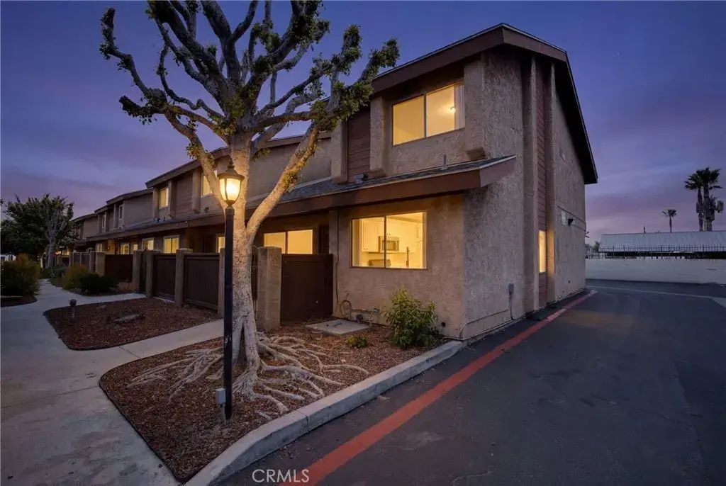 8435 Columbus Avenue 17, North Hills
