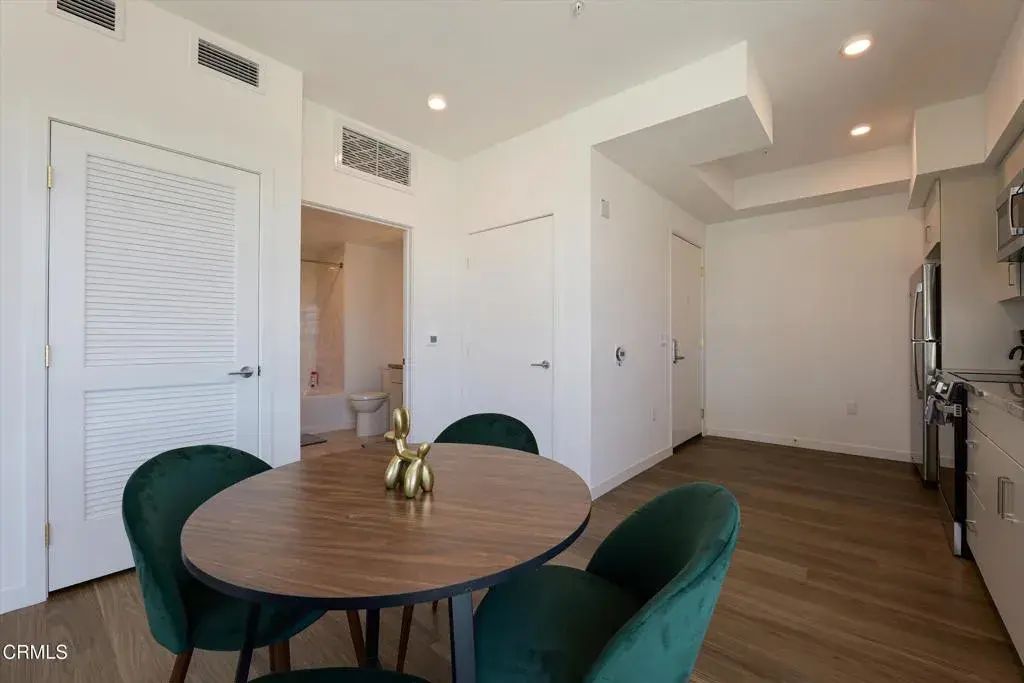 18900 Parthenia Street 207, Northridge