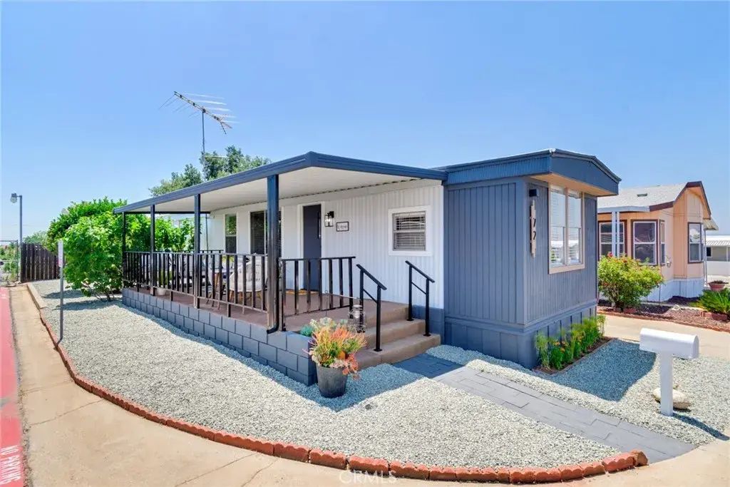 975 California 72, Calimesa