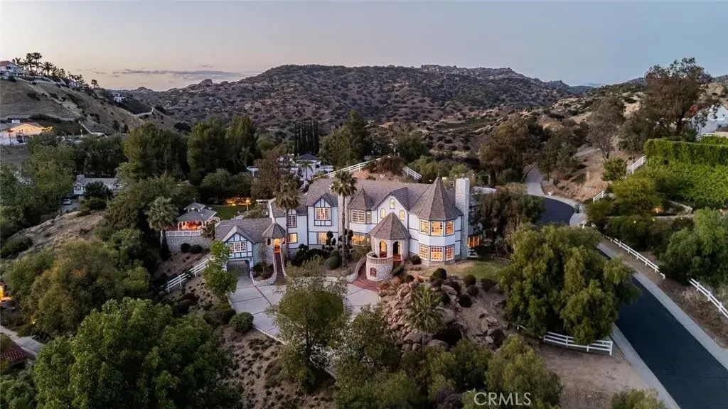 1 Mustang Lane, Bell Canyon