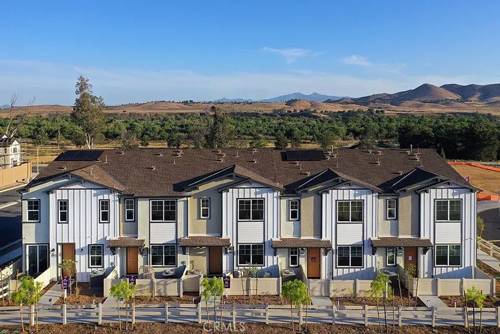 9833 Crossbay Loop 703, Jurupa Valley