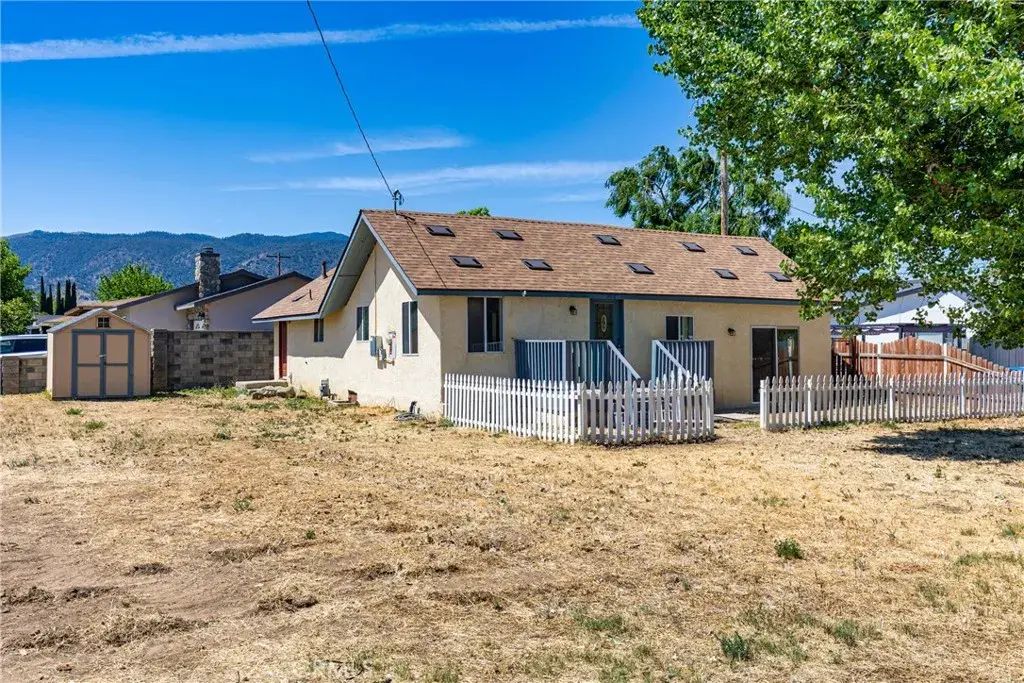 302 W C, Tehachapi