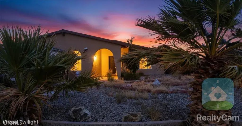 10270 Santa Cruz, Desert Hot Springs