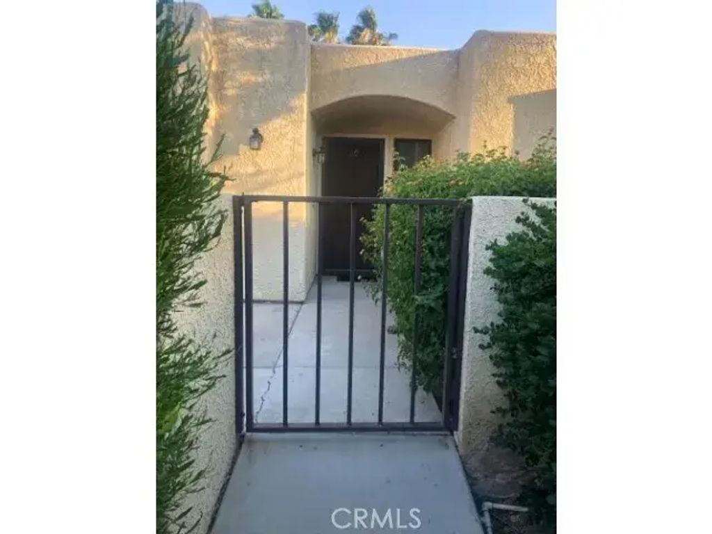 200 E Racquet Club Road 19, Palm Springs