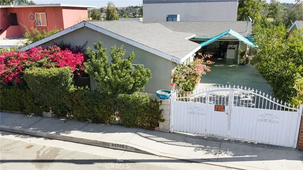 24746 Spruce, Newhall