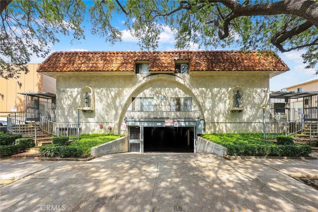 333 Riverdale Drive 11, Glendale