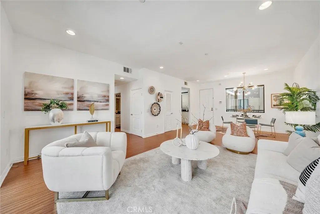 230 S Jackson 206, Glendale