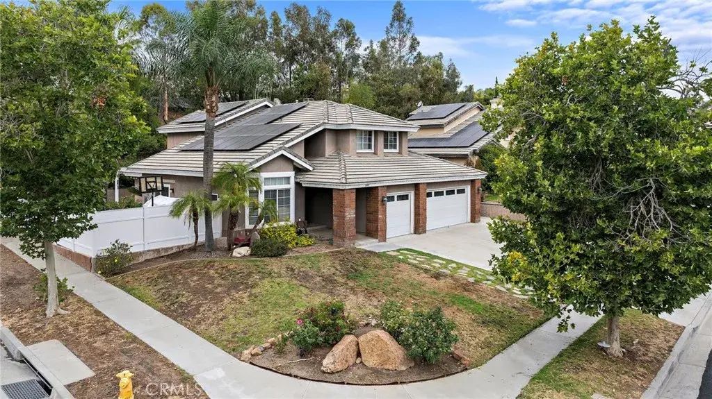 3810 Middleburg, Corona