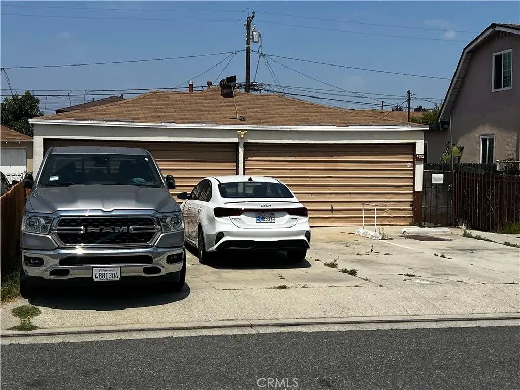 4535 E 55th, Maywood
