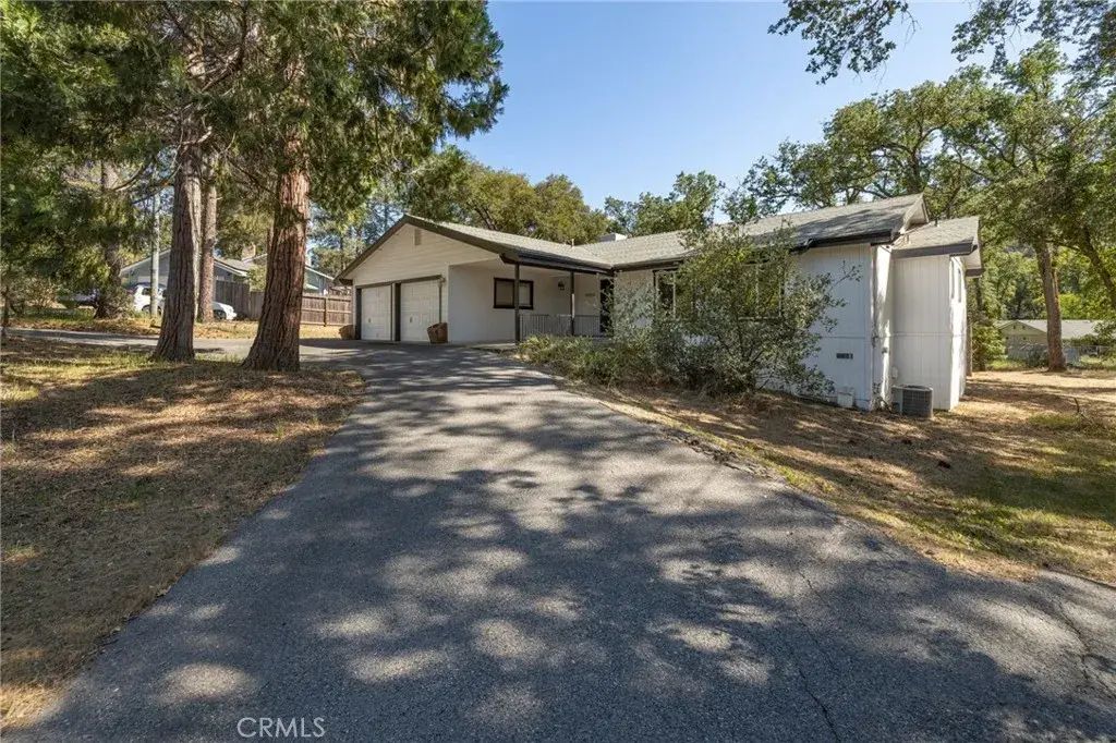 48866 Rock Point Road, Oakhurst