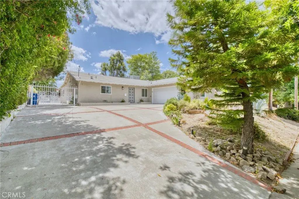 20516 Clark Street, Woodland Hills