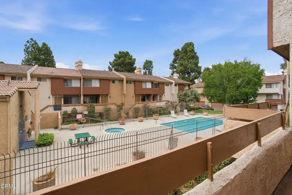 735 County Square Drive 34, Ventura