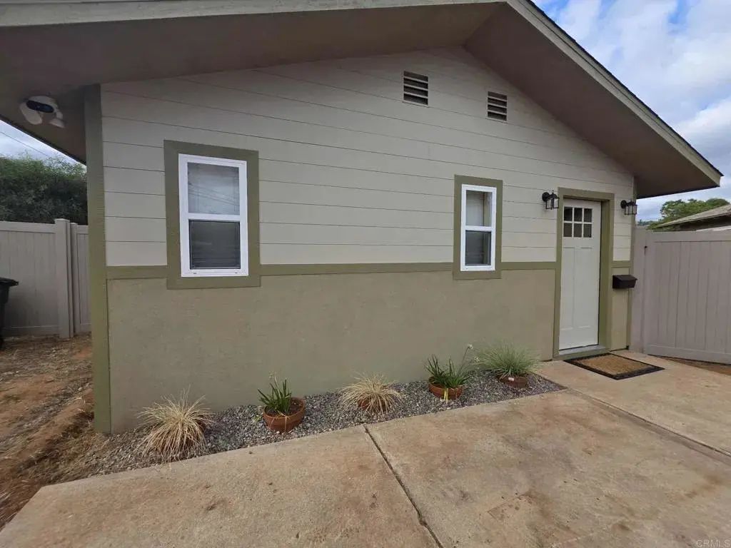 10579 Oak Creek Drive A, Lakeside