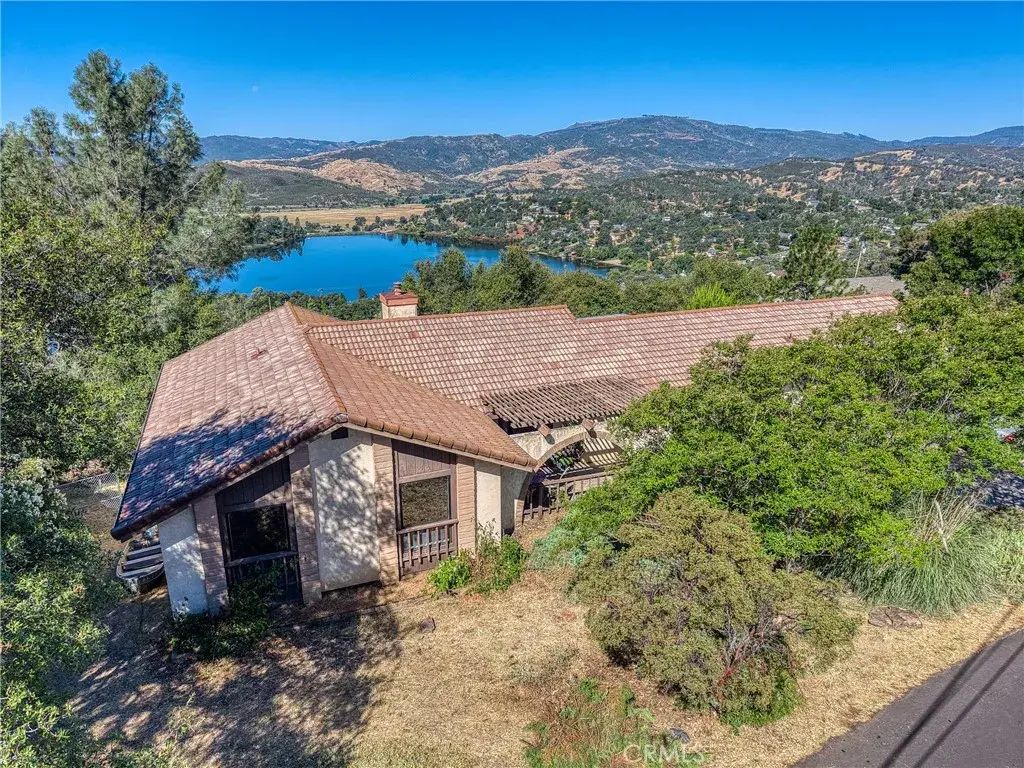 17045 Squirrelhill, Hidden Valley Lake