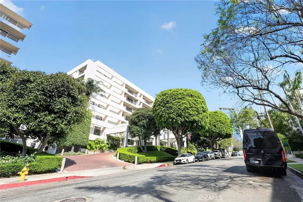 1131 Alta Loma 308, West Hollywood