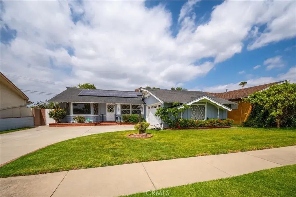 6481 Dos Rios, Downey