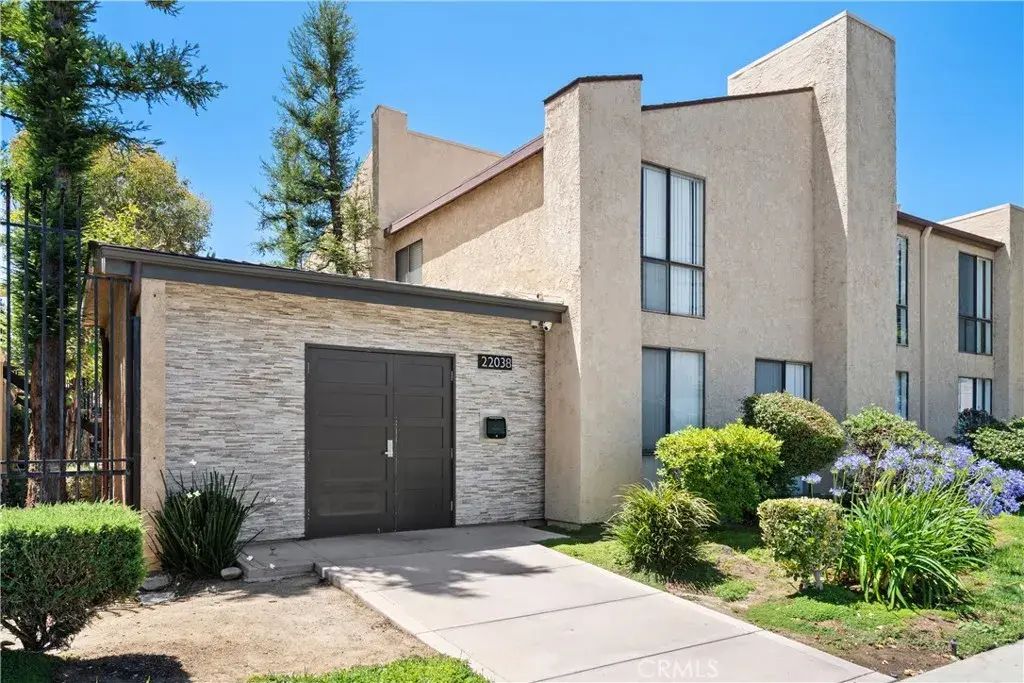 22038 Vanowen 232, Woodland Hills