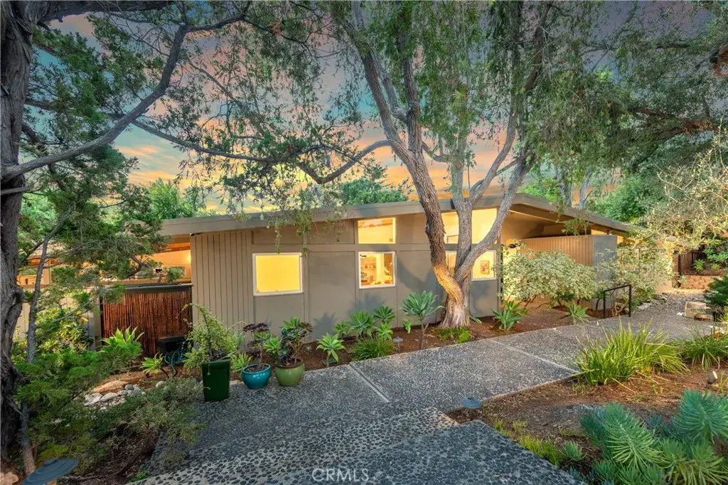 4135 Meadowridge Place, Encino