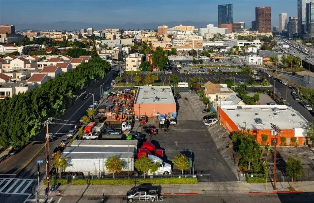 1337 W 11th, Los Angeles