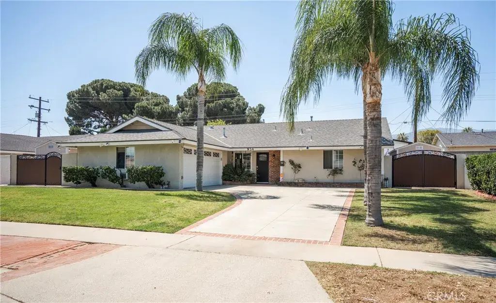934 Lorna, Corona
